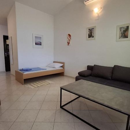 Apartment Karin Donji Karin Bagian luar foto