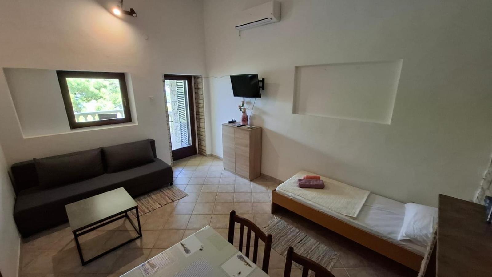 Apartment Karin Donji Karin Bagian luar foto