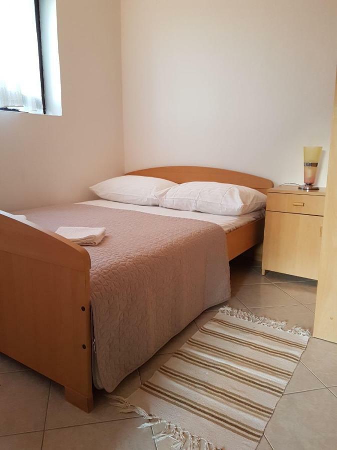 Apartment Karin Donji Karin Bagian luar foto